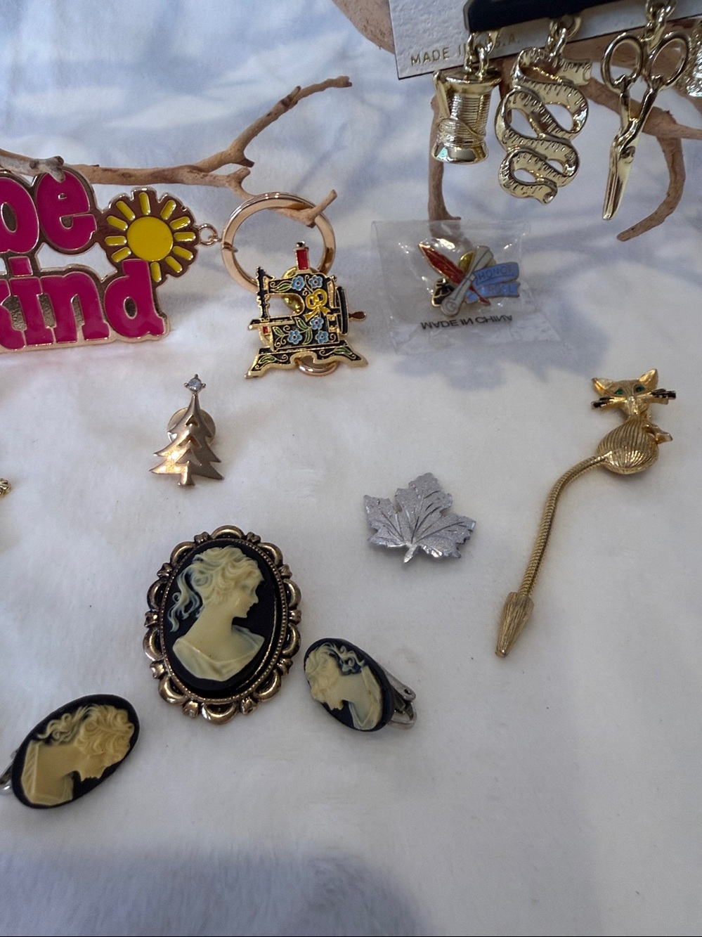 Vintage Pins - 10 Pieces Lot J - Picture 3 of 6